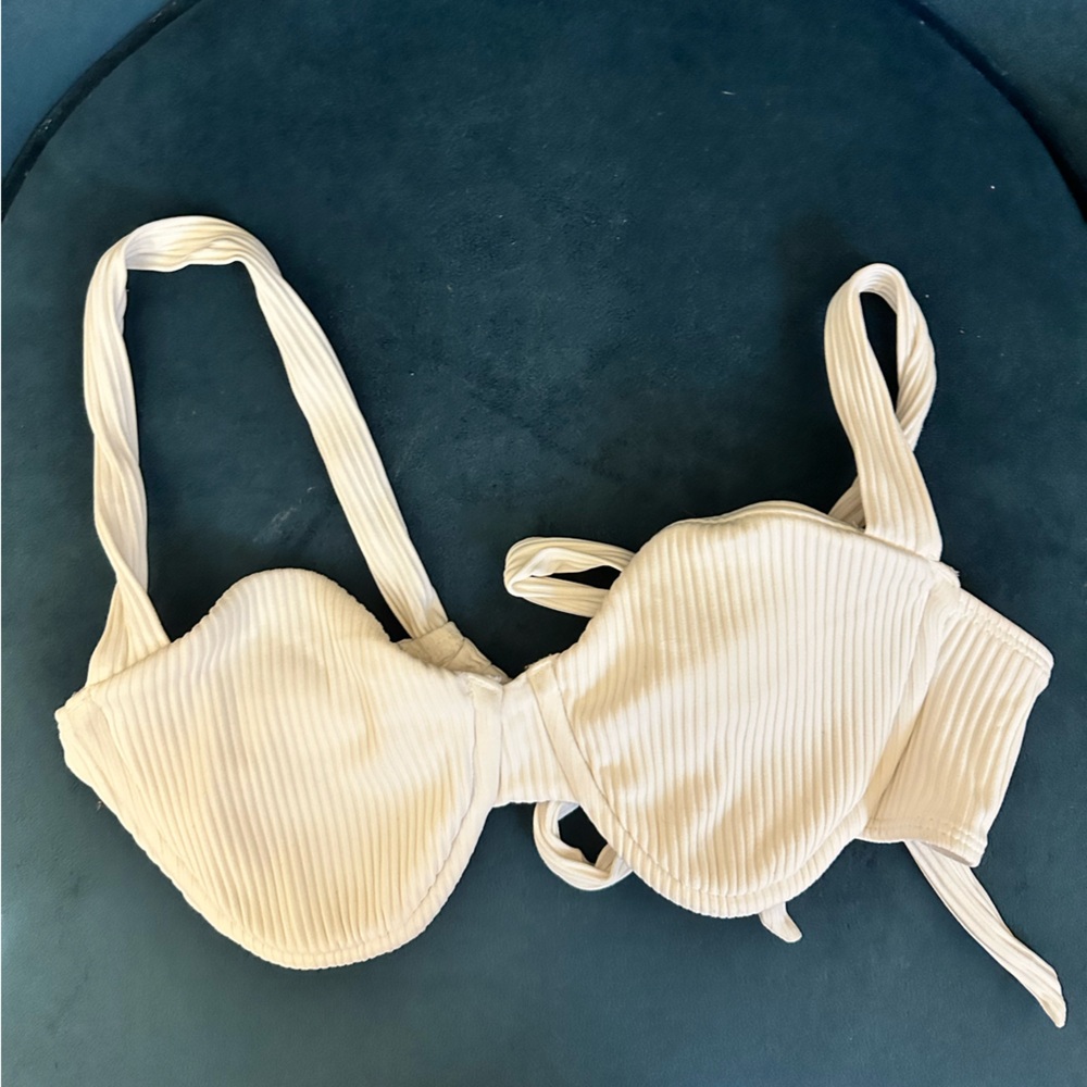 Pacsun Kendall and Kylie Bikini